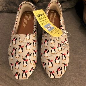 TOMs penguin slip on
